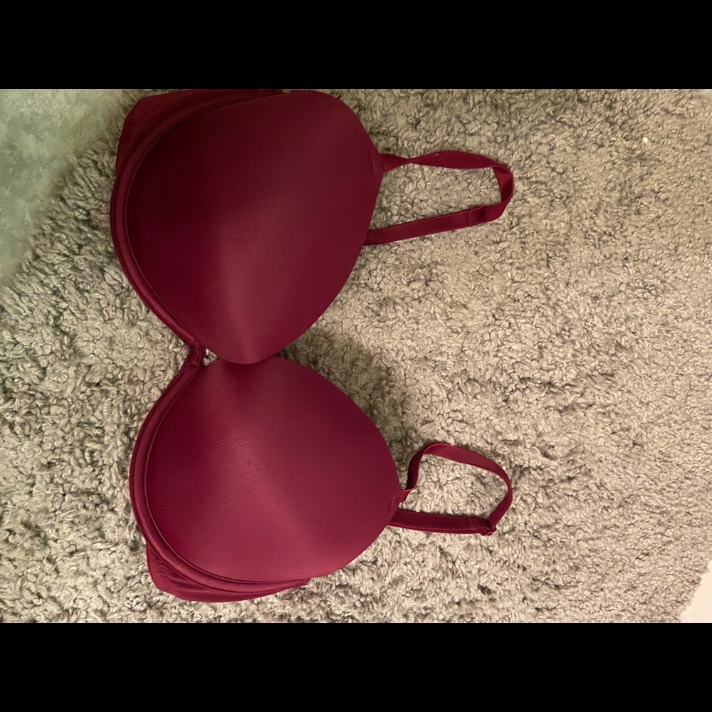 Victoria’s Secret pink  32d everywhere super push up bra